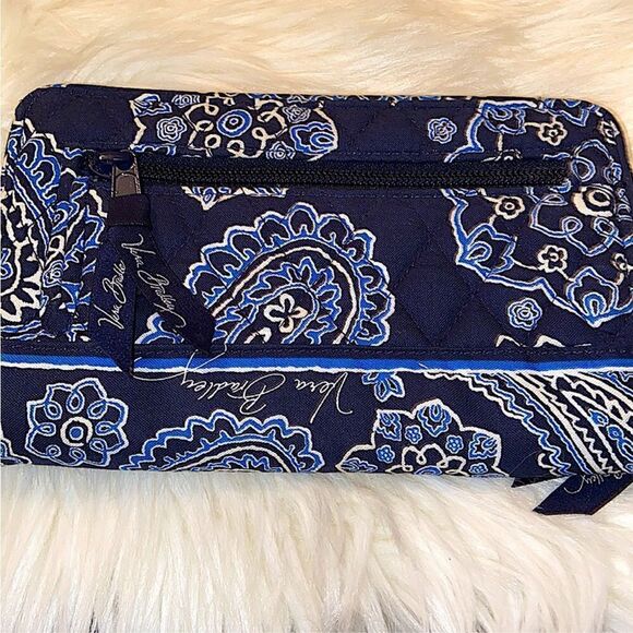 NEW Vera Bradley Turn Lock Blue Bandana‎ Print Full Zip Wallet - Picture 3 of 5